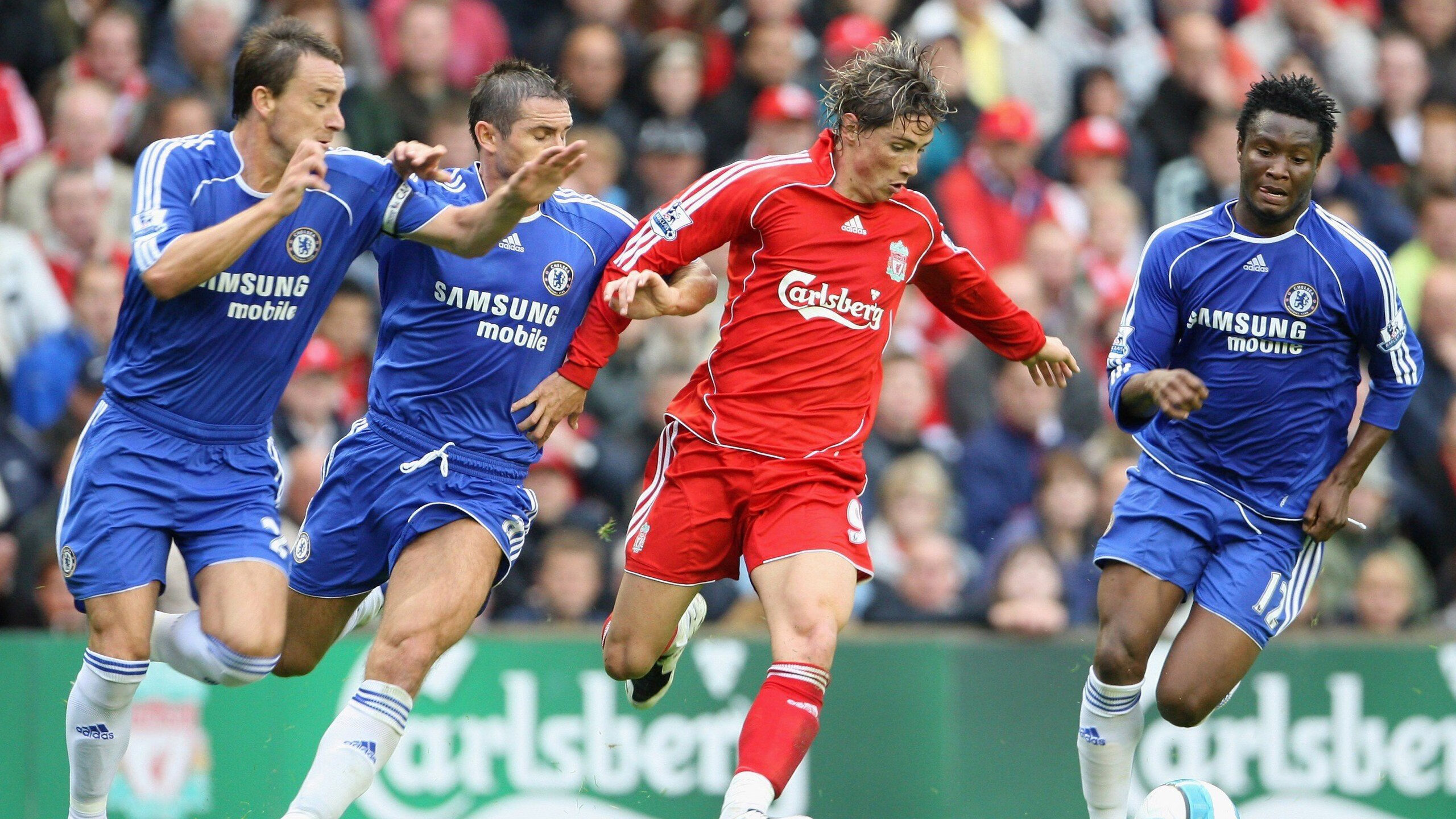 传统文化元素融入足球场设计，彰显文化底蕴，足球场文化布置