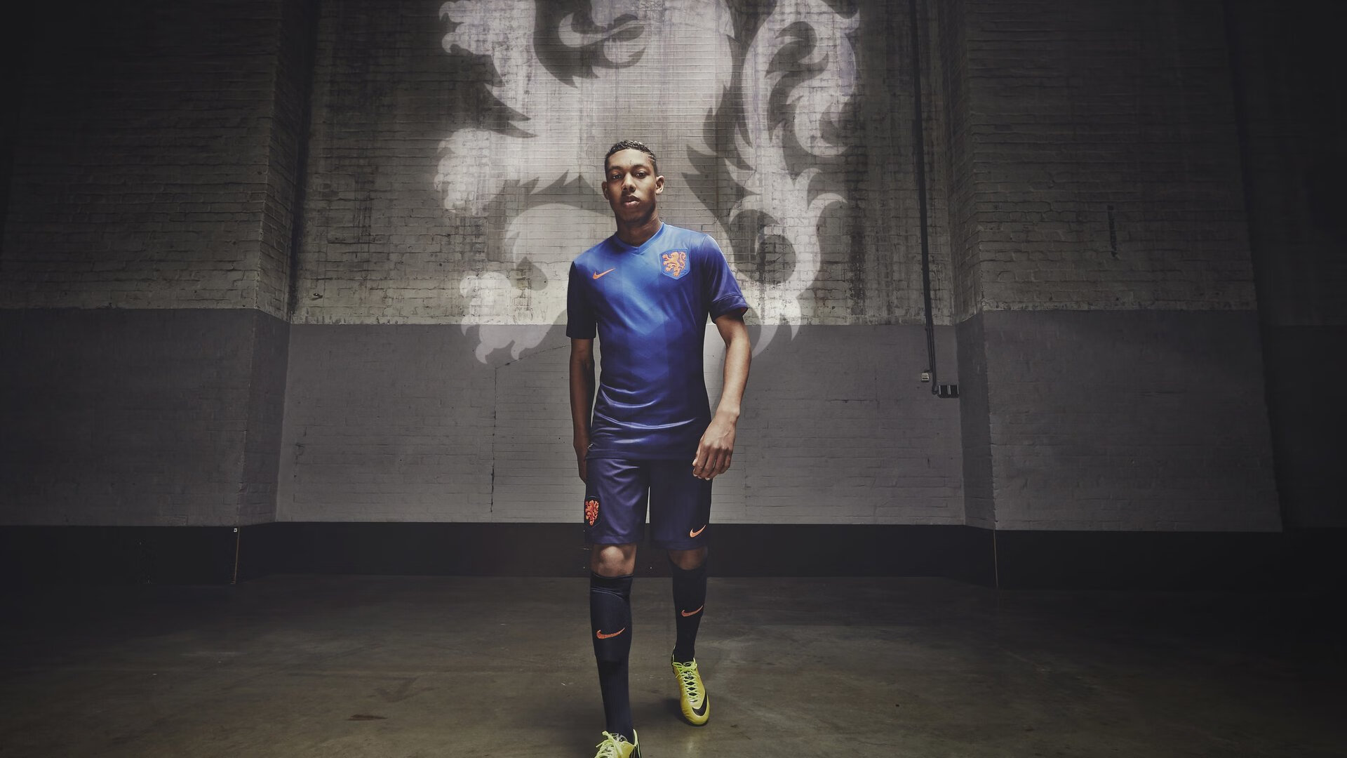 蝶泳划频精准，爆发力提升显著，蝶泳划水要领